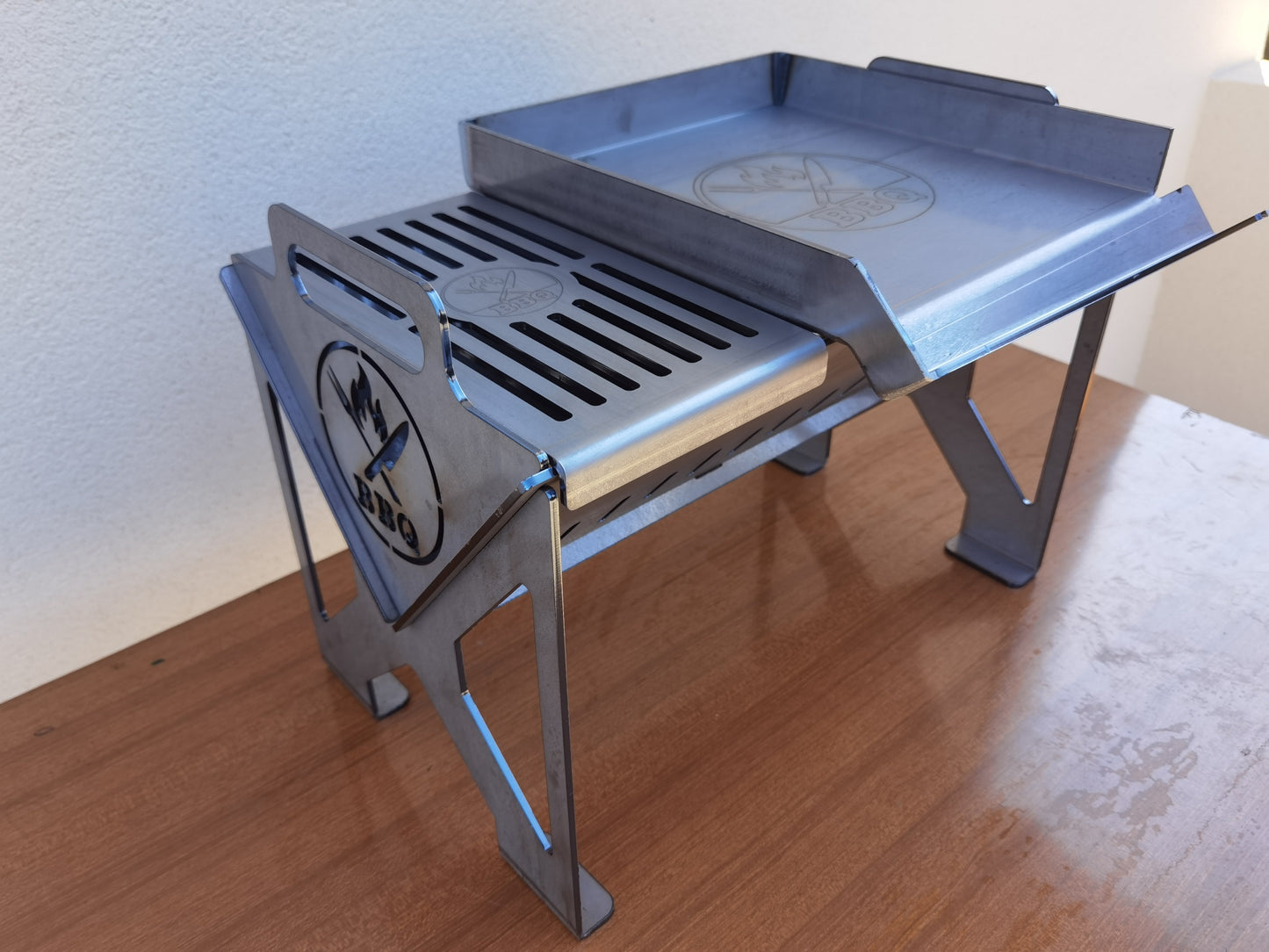 Foldable charcoal grill + 2/3 griddle