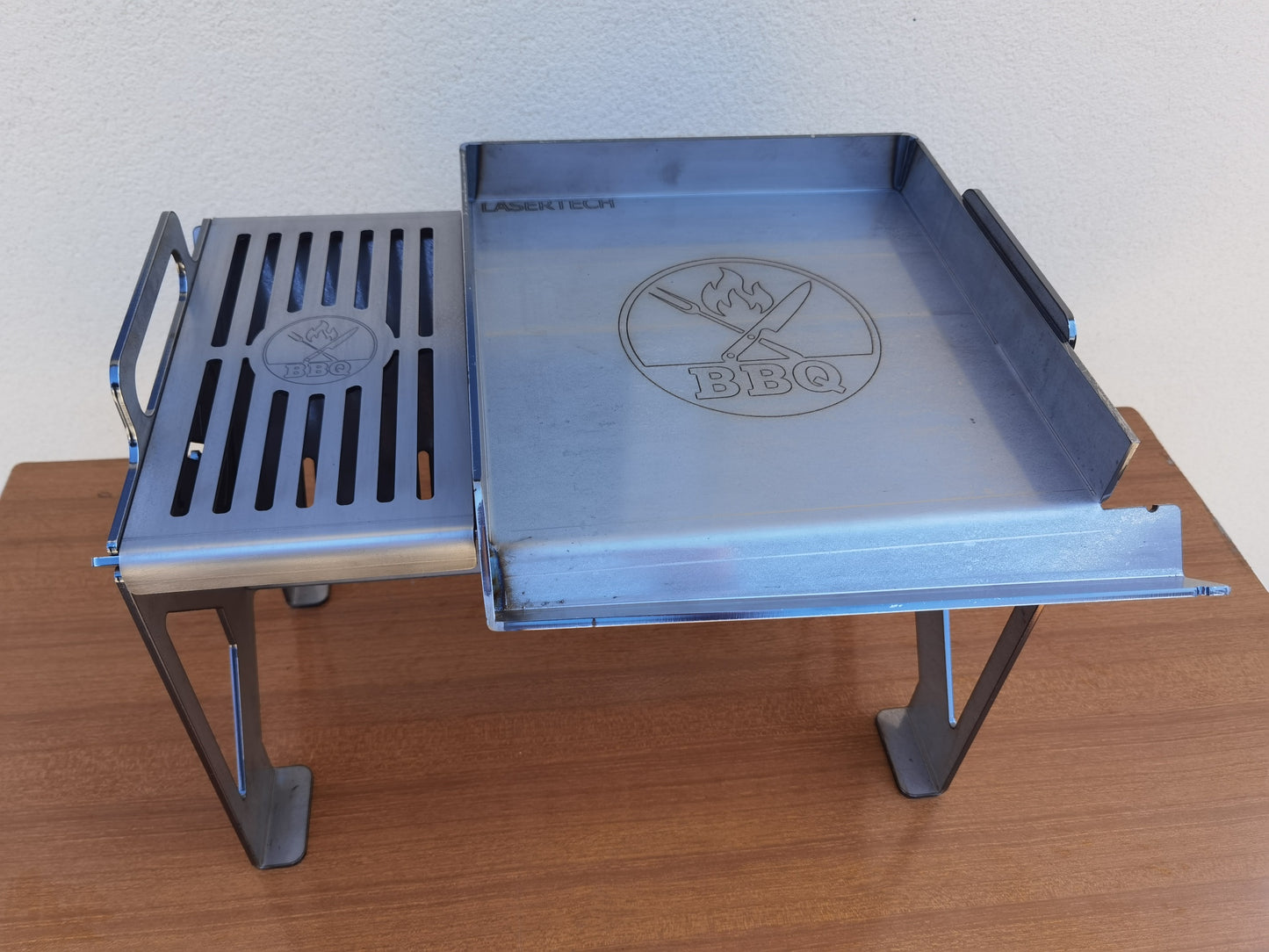 Foldable charcoal grill + 2/3 griddle