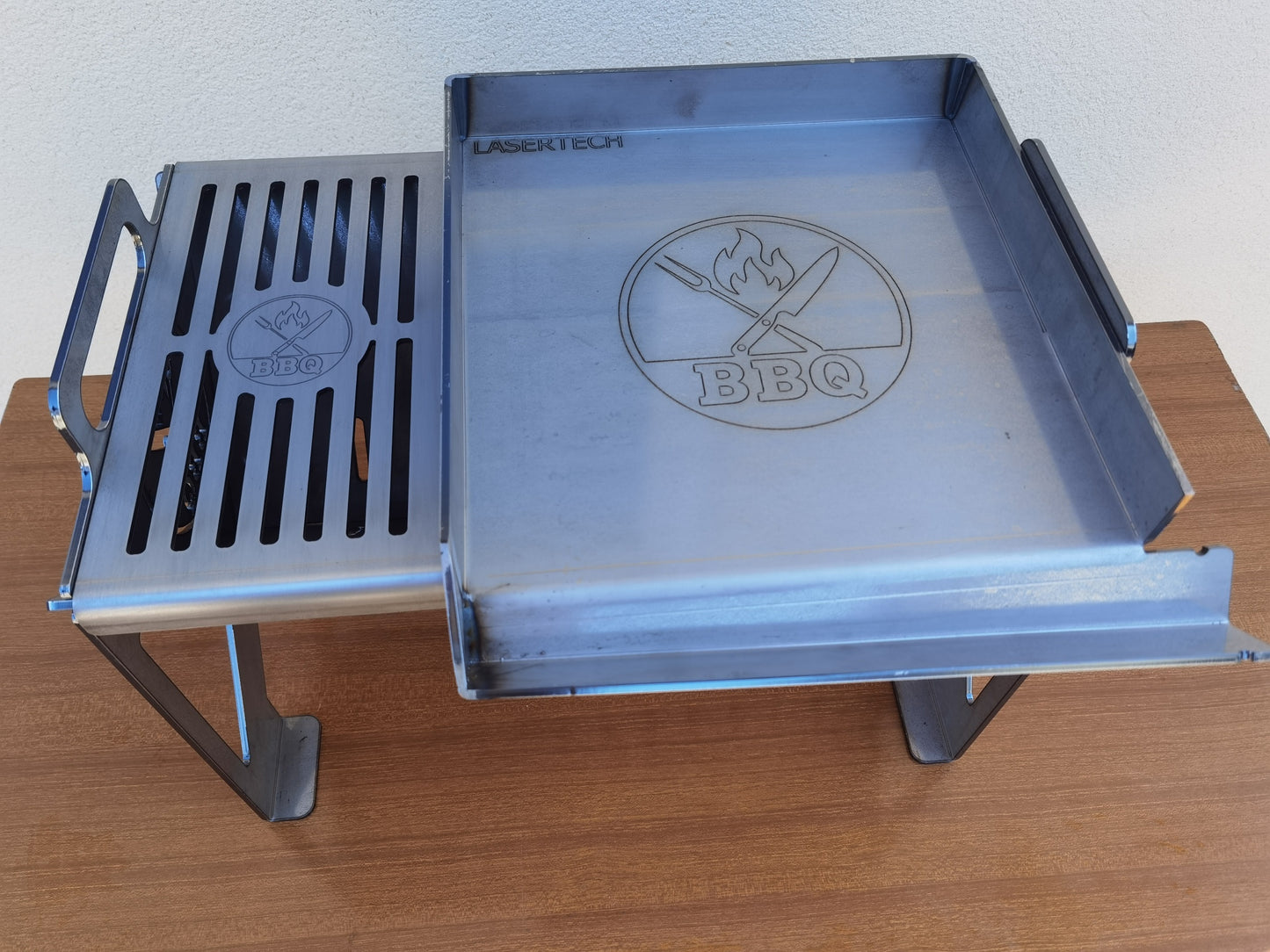 Foldable charcoal grill + 2/3 griddle